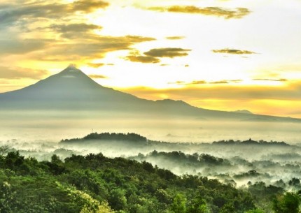 Sunrise from Punthuk Setumbu Hill & Borobudur go up to the Temple