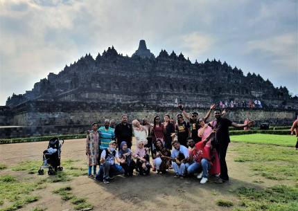 4D3N Borobudur Tour include to Timang Beach