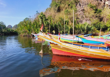 Tana Toraja Culture and Nature include Rammang - Rammang Boat Adventure 5D4N