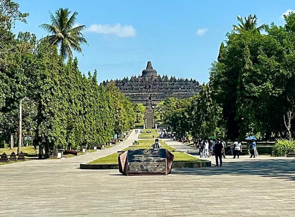 sunrise-merapi-jeep-borobudur-prambanan-temples
