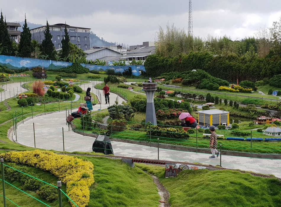 4D3N Jakarta Bandung Tour Package