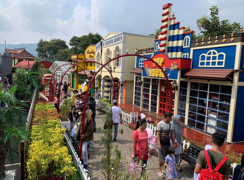 4D3N Jakarta Bandung Tour Package