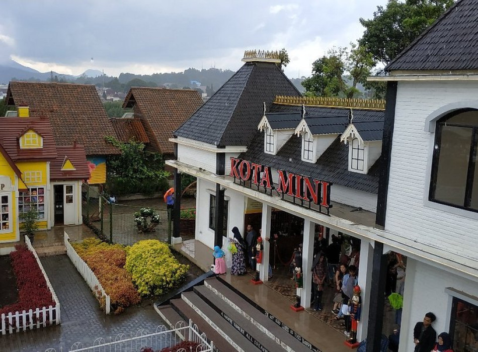 4D3N Jakarta Bandung Tour Package
