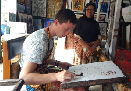 Short Batik Workshop in Yogyakarta with Return Hotel's transfers