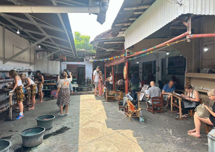 Full Process Batik Workshop in Yogyakarta with Return Hotel's transfers