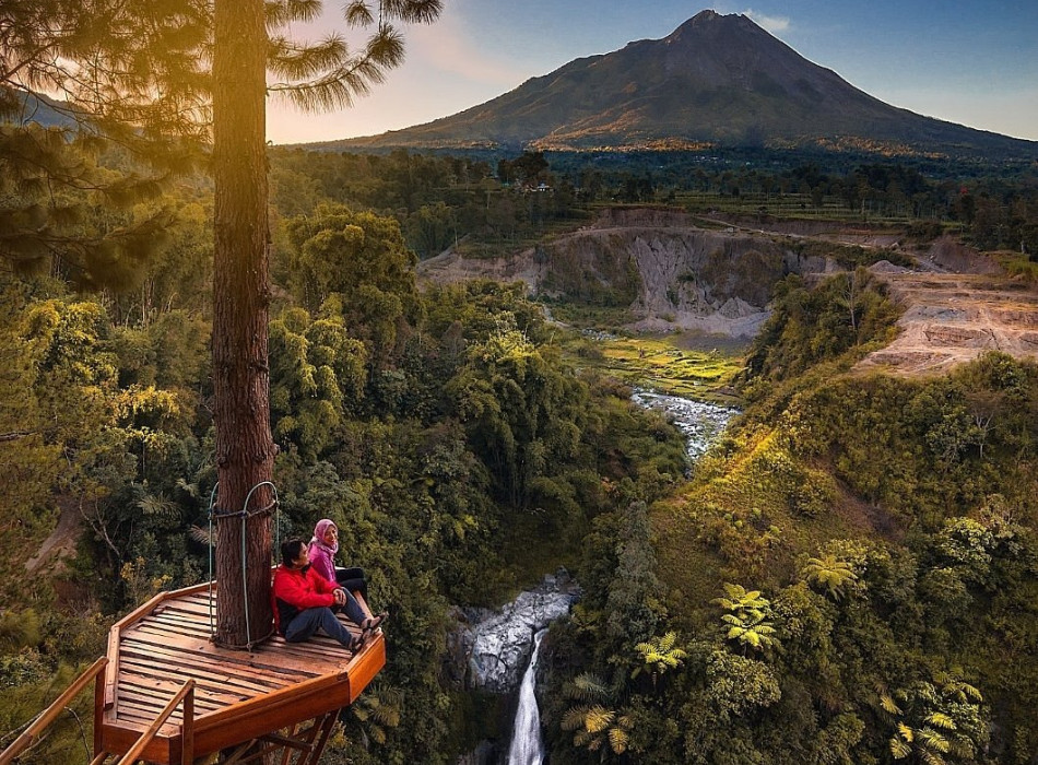 Kedung Kayang Waterfall and Borobudur Temple Tours