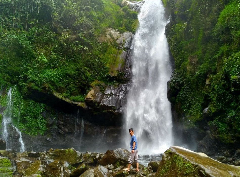 Kedung Kayang Waterfall and Borobudur Temple Tours