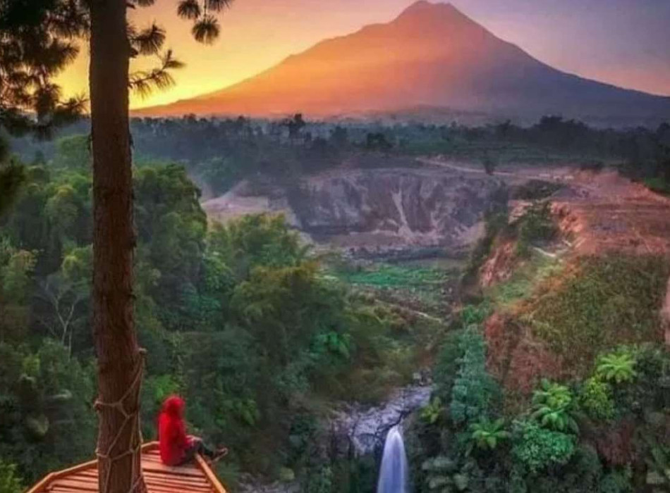 Kedung Kayang Waterfall and Borobudur Temple Tours