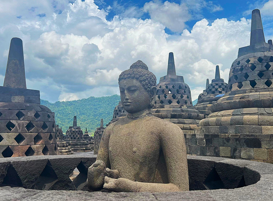 Kedung Kayang Waterfall and Borobudur Temple Tours