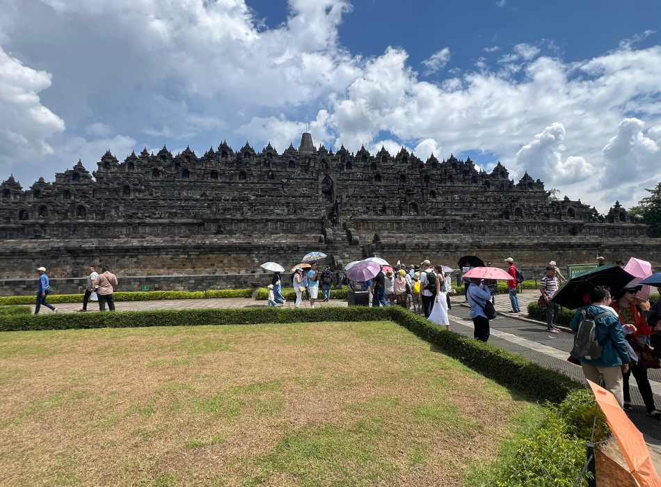 Kedung Kayang Waterfall and Borobudur Temple Tours