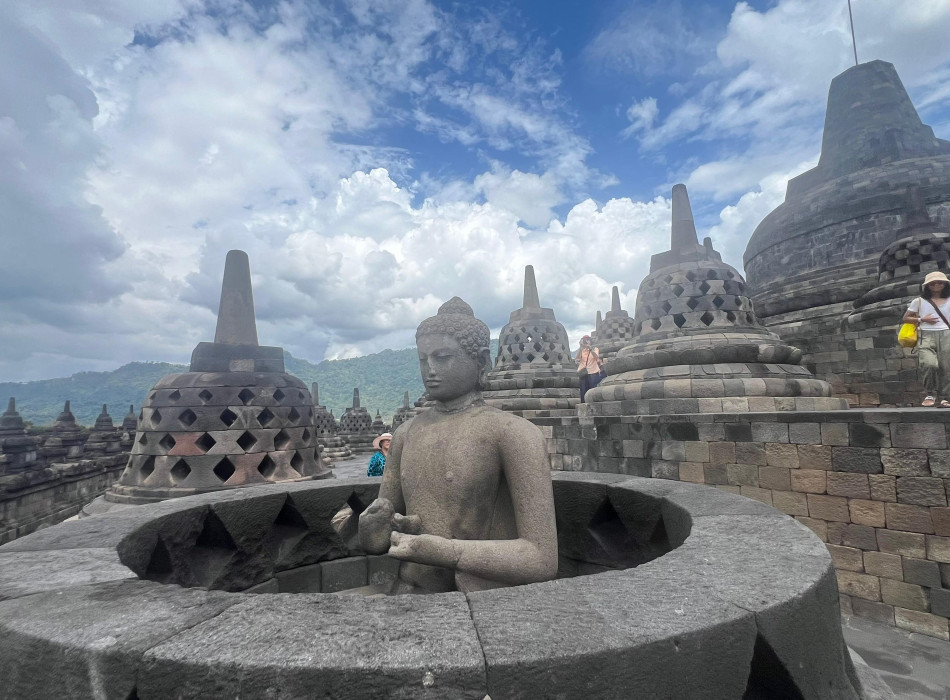Kedung Kayang Waterfall and Borobudur Temple Tours