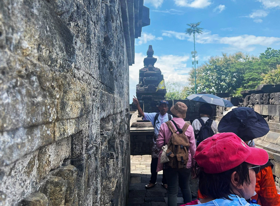 Kedung Kayang Waterfall and Borobudur Temple Tours