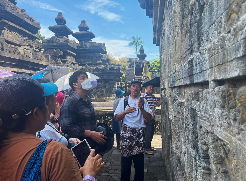 Kedung Kayang Waterfall and Borobudur Temple Tours