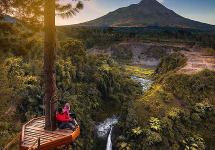 Trekking to Selogriyo Temple and Kedung Kayang Waterfall