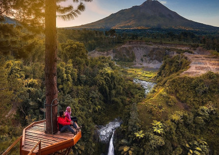 Trekking to Selogriyo Temple and Kedung Kayang Waterfall