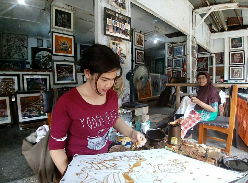 Yogyakarta: Full-day Batik Making Course with Hotel's transfers