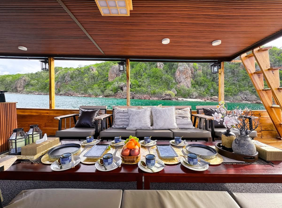 Komodo One Day Tour from Labuan Bajo by Luxury Wooden Boat