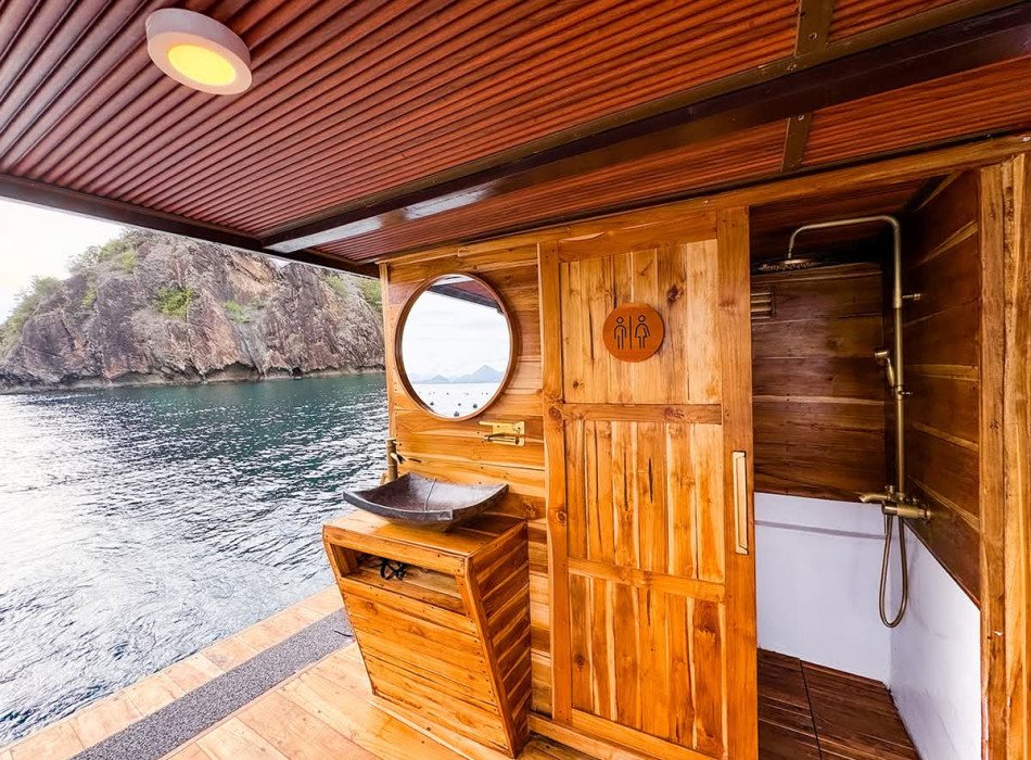 Komodo One Day Tour from Labuan Bajo by Luxury Wooden Boat