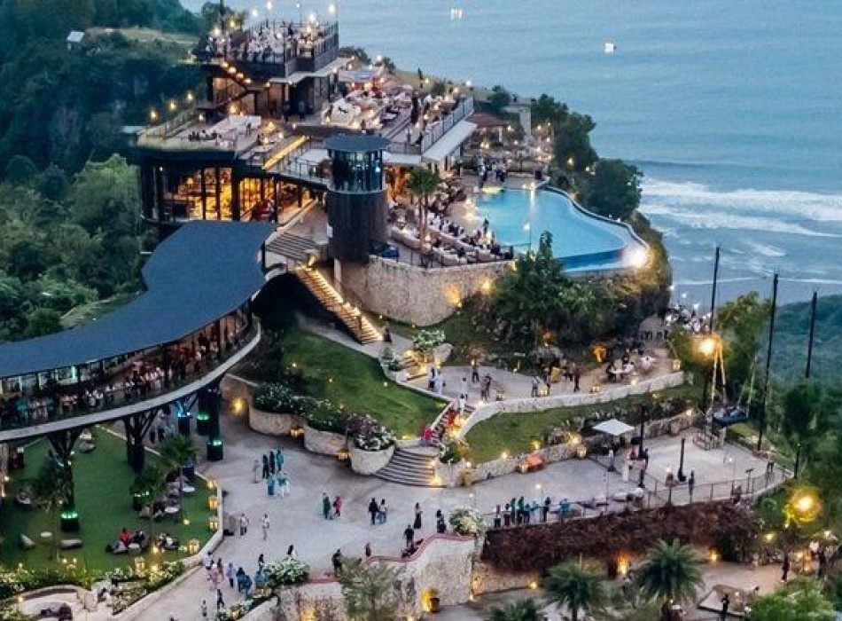 4D3N Borobudur Tour include to Timang Beach