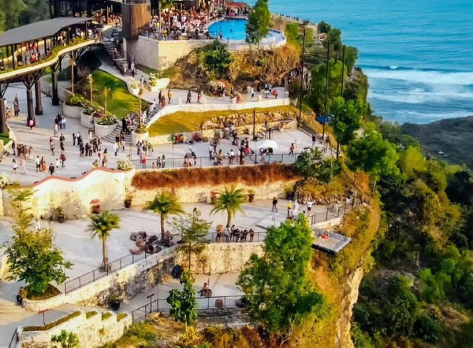 4D3N Borobudur Tour include to Timang Beach