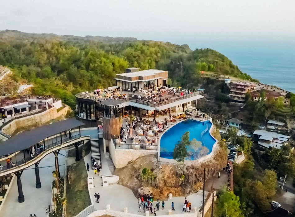 4D3N Borobudur Tour include to Timang Beach