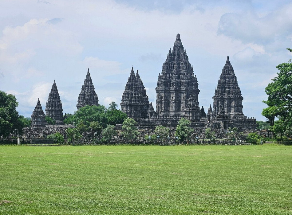 From Jakarta: Borobudur and Prambanan One Day Trip