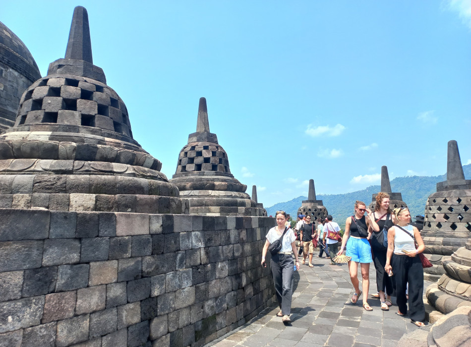 From Jakarta: Borobudur One Day Trip