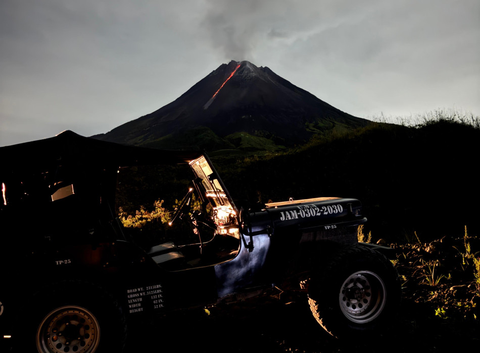 Merapi Jeep Night Lava Flow and Borobudur Sunrise
