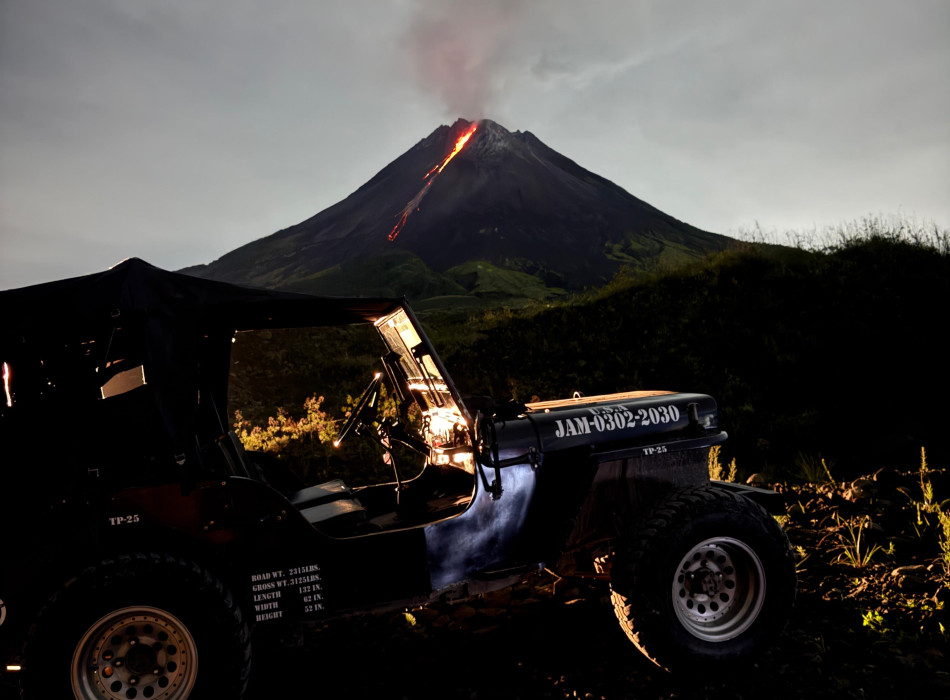 Merapi Jeep Night Lava Flow and Borobudur Sunrise