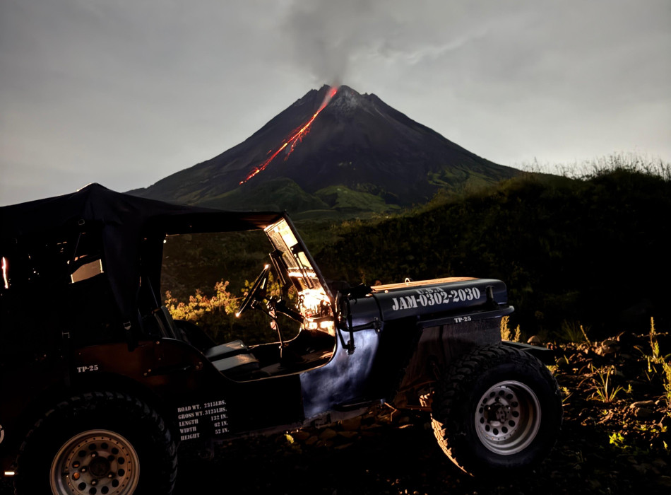Merapi Jeep Night Lava Flow and Borobudur Sunrise