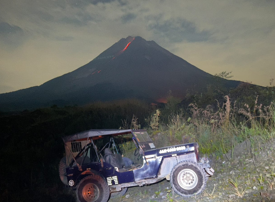 Merapi Jeep Night Lava Flow and Borobudur Sunrise