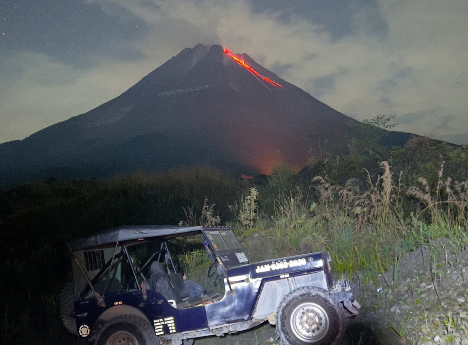 Merapi Jeep Night Lava Flow and Borobudur Sunrise