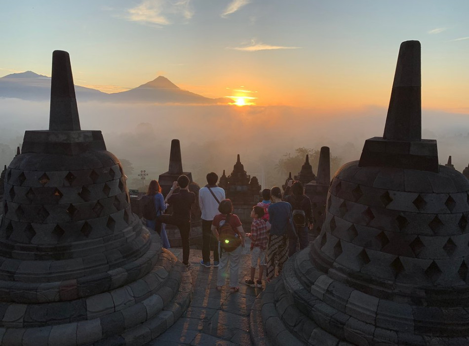 Merapi Jeep Night Lava Flow and Borobudur Sunrise
